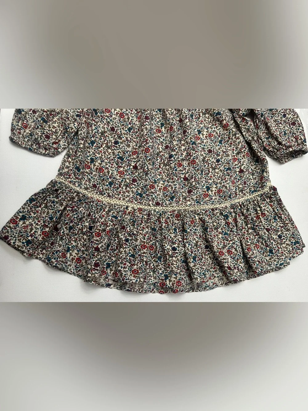Zara girl’s floral peasant blouse embroidery around the neckline.  Size 3-4T.